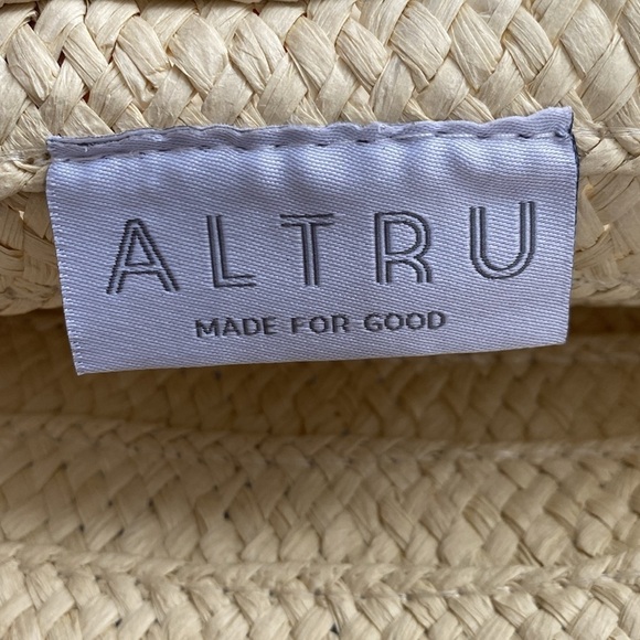 Altru Made for Good NWOT hand made straw tote bag. - Picture 5 of 8
